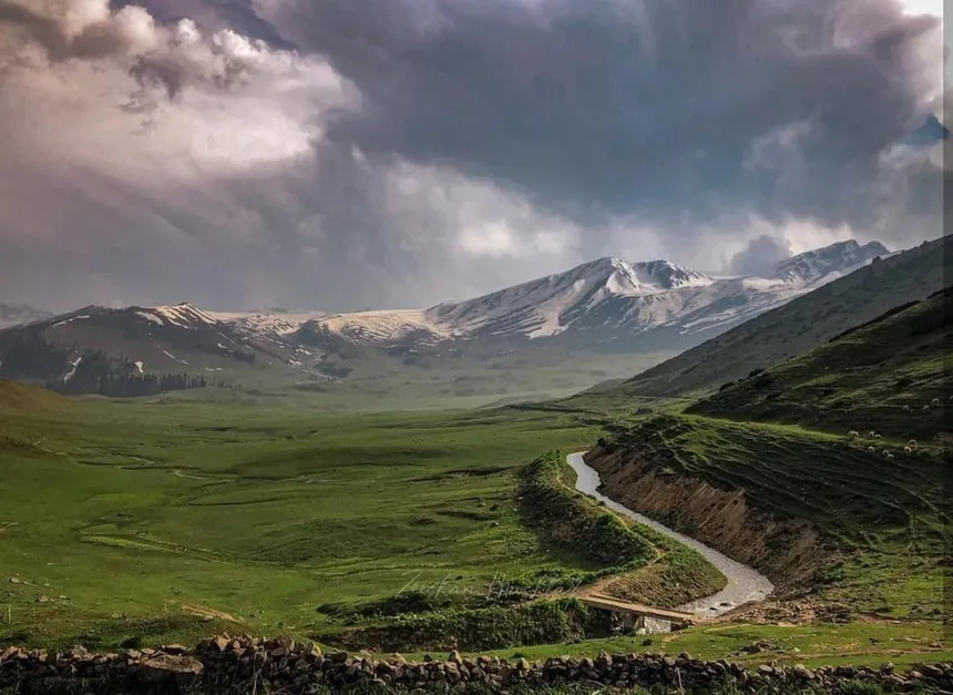 Tosamaidan stream and alpine valley