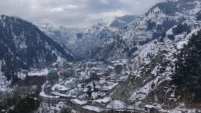 Mandi valley in winter snow